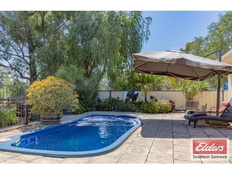 27 Peters Way, Oakford WA 6121