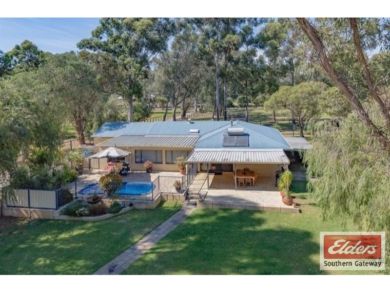 27 Peters Way, Oakford WA 6121