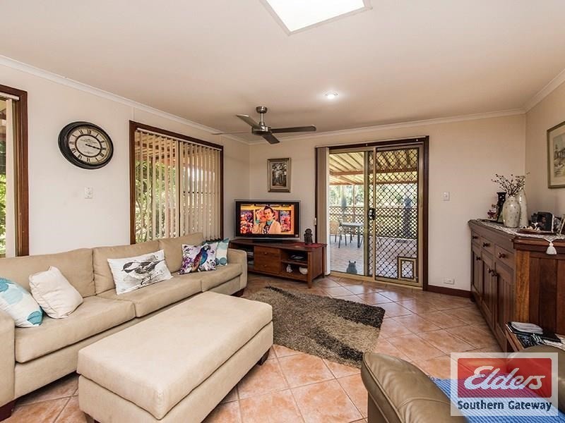 27 Peters Way, Oakford WA 6121