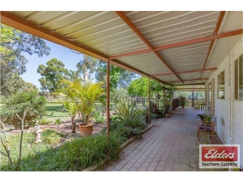 27 Peters Way, Oakford WA 6121