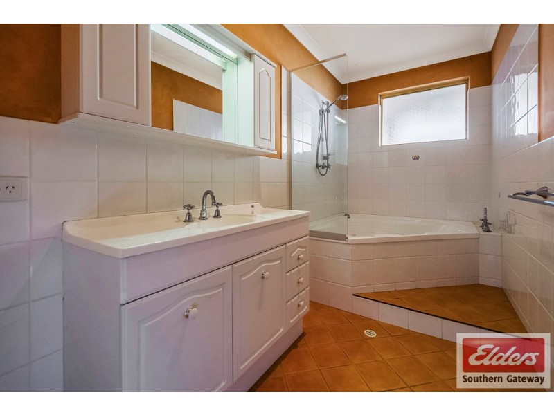 4 Robbins Retreat, Leda WA 6170