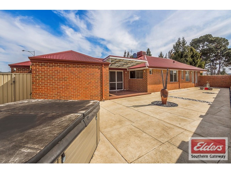 2 Topaz Lane, Wellard WA 6170