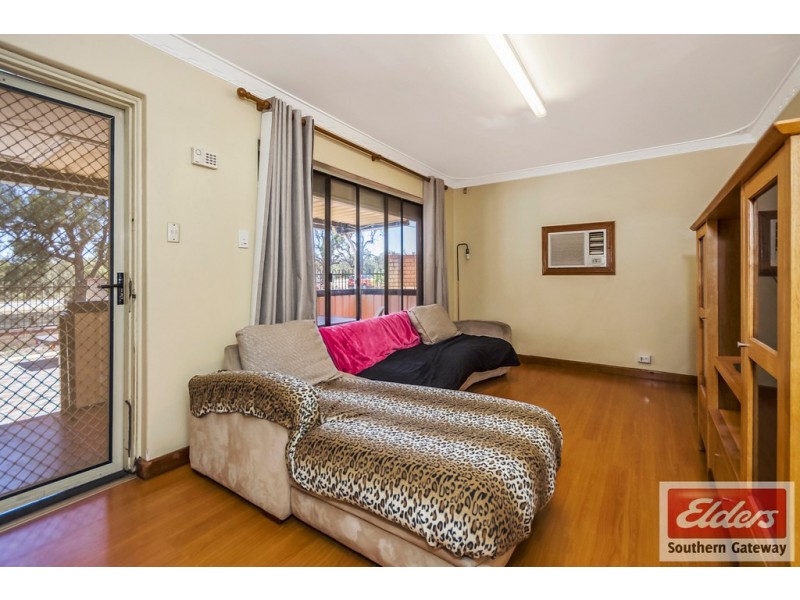 43 Nye Way, Orelia WA 6167