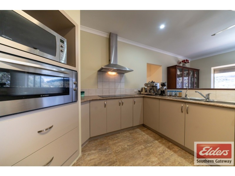 8 Henry George Close, Byford WA 6122