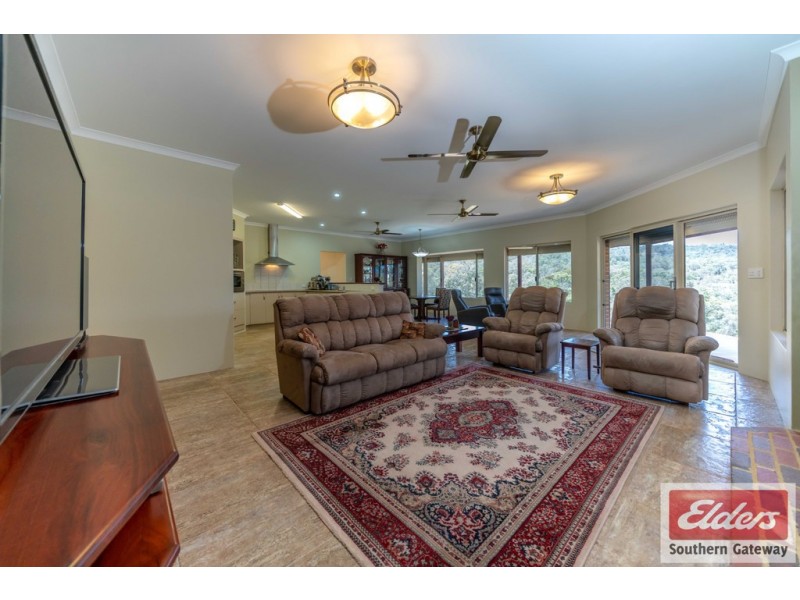 8 Henry George Close, Byford WA 6122