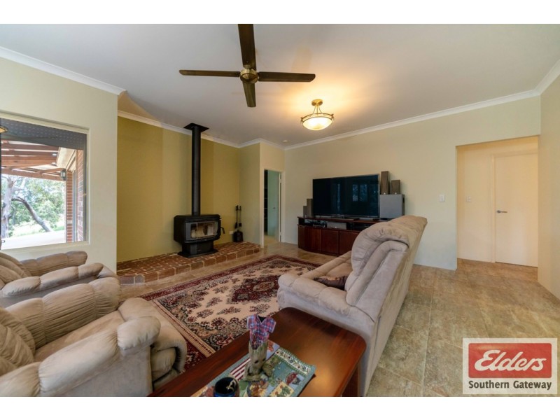 8 Henry George Close, Byford WA 6122