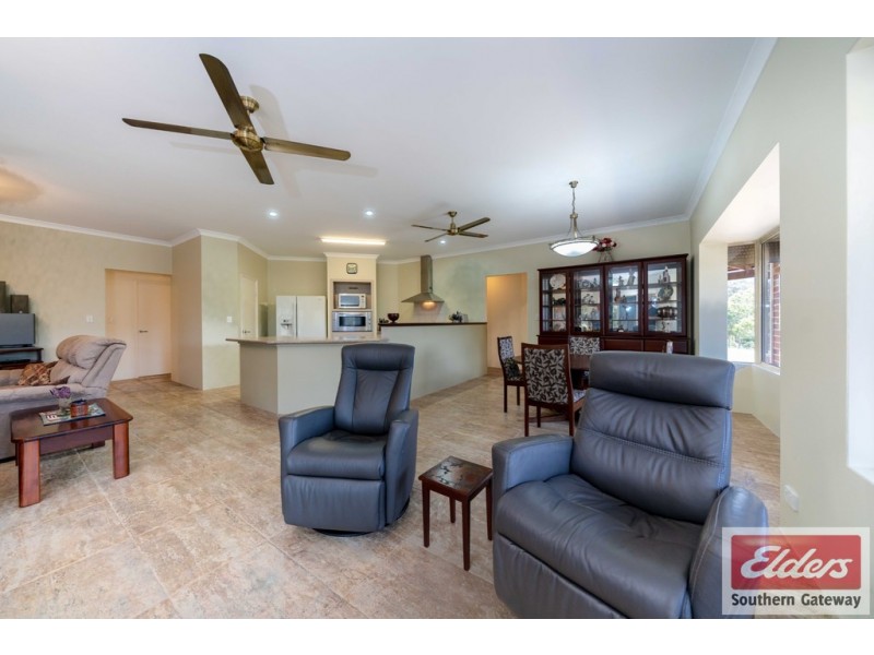 8 Henry George Close, Byford WA 6122