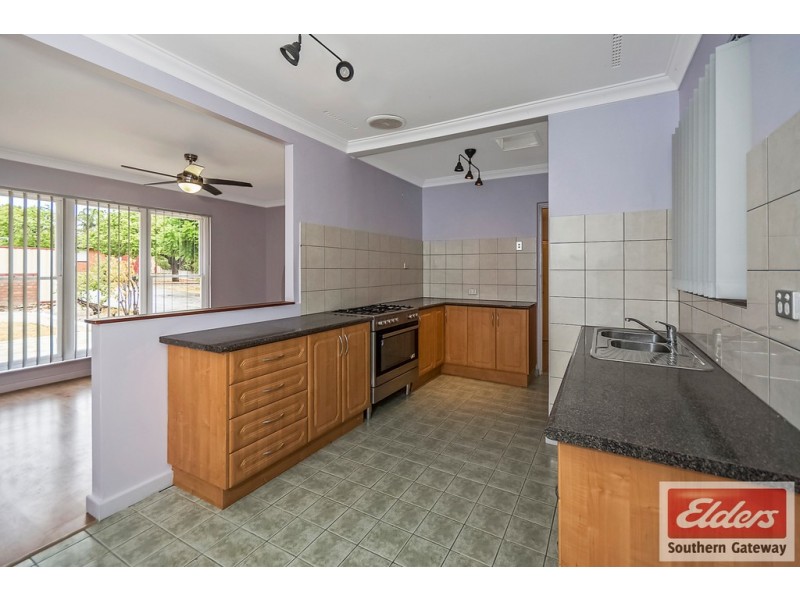 28 Barron Way, Orelia WA 6167