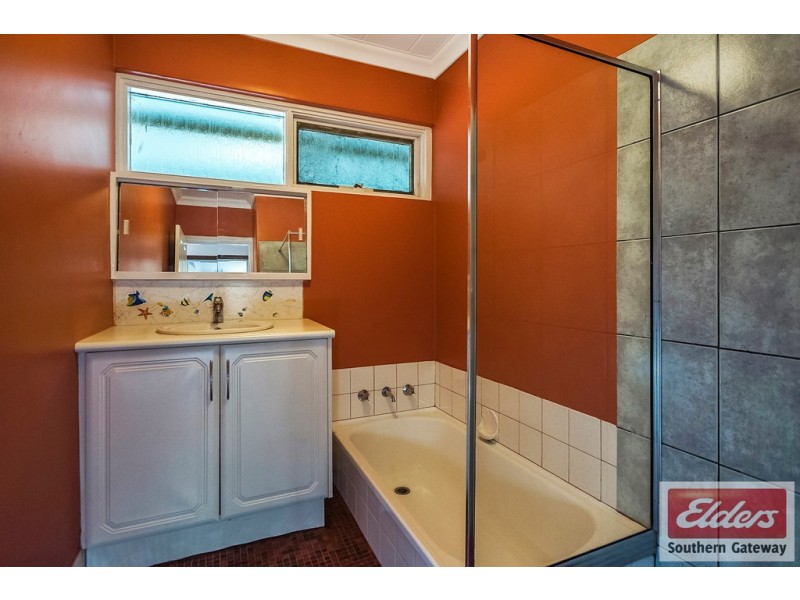 28 Barron Way, Orelia WA 6167