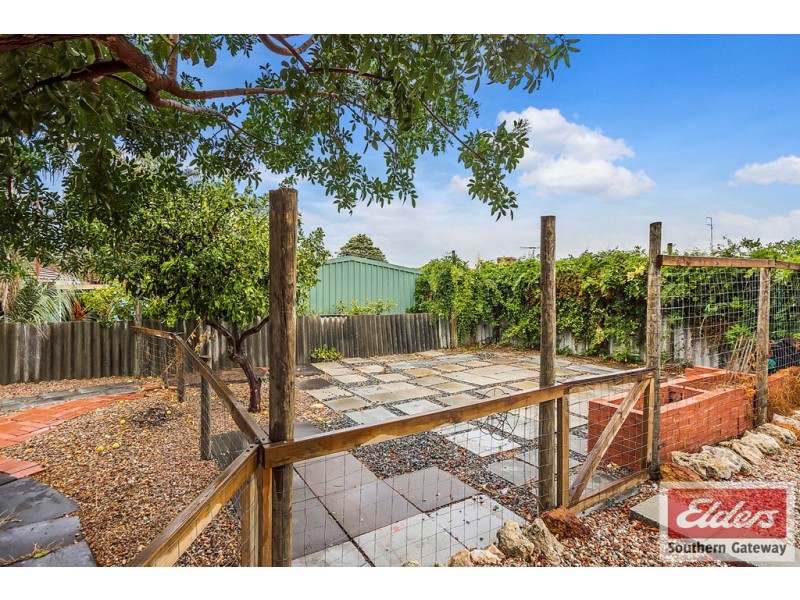28 Barron Way, Orelia WA 6167