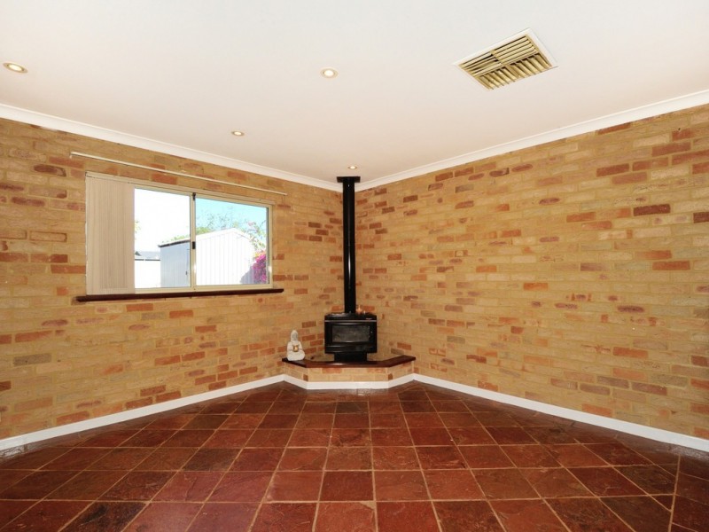 7 BAMPTON WAY, Warnbro WA 6169