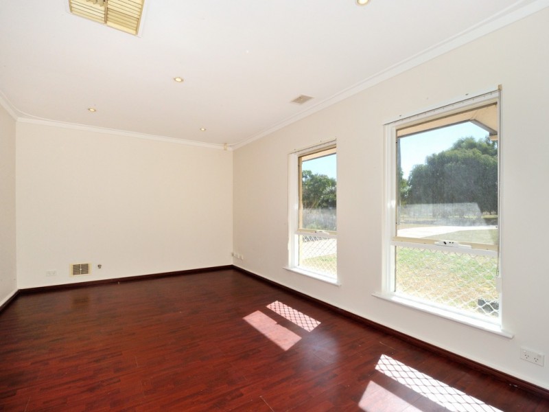 7 BAMPTON WAY, Warnbro WA 6169