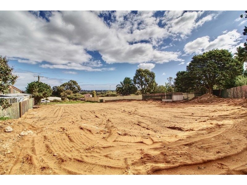 16 Gamblin Way, Parmelia WA 6167