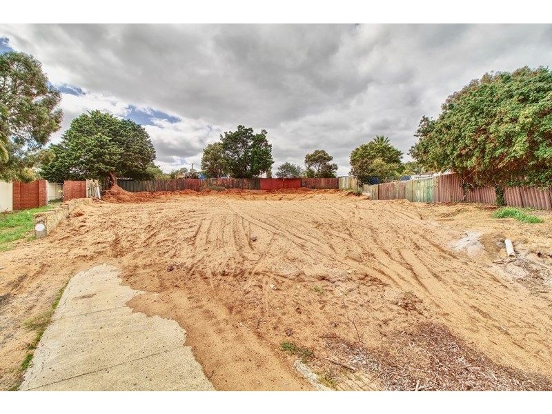 16 Gamblin Way, Parmelia WA 6167