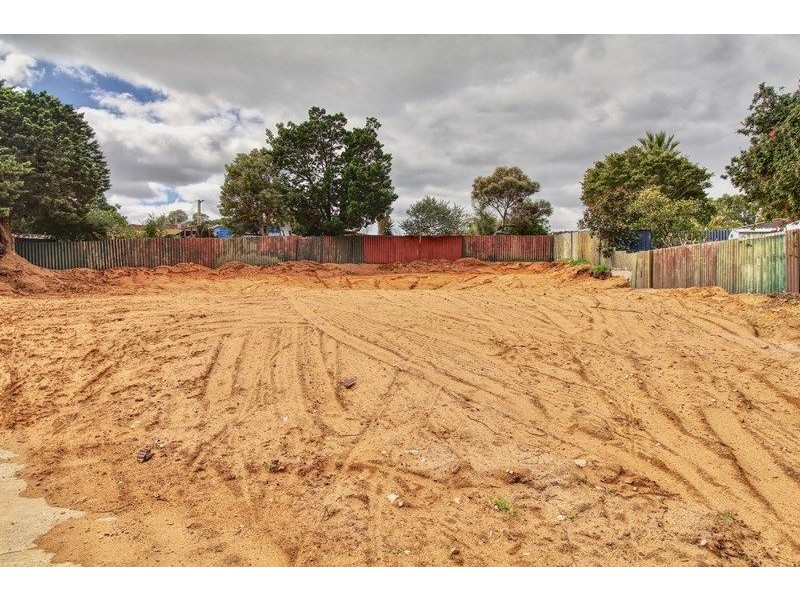 16 Gamblin Way, Parmelia WA 6167