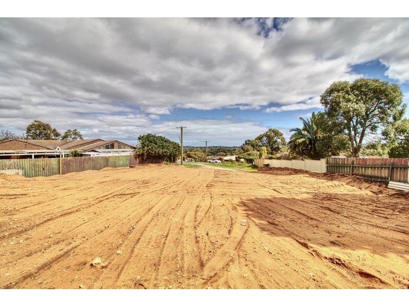 16 Gamblin Way, Parmelia WA 6167