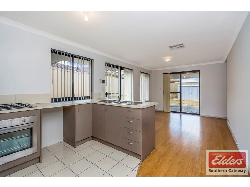8 Oakham Way, Orelia WA 6167