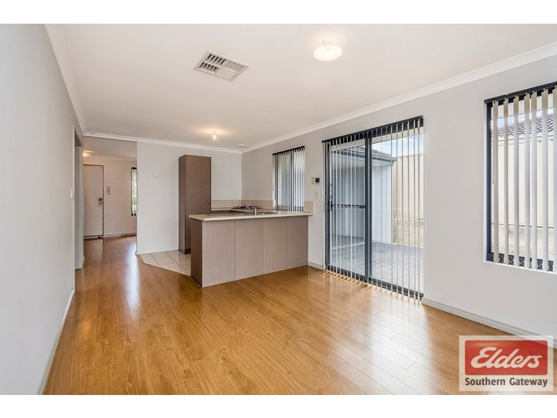 8 Oakham Way, Orelia WA 6167