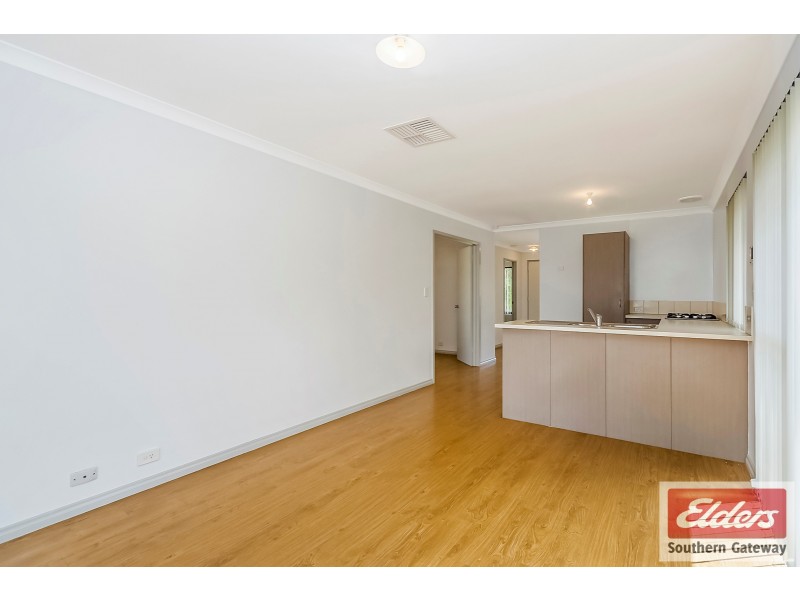 8 Oakham Way, Orelia WA 6167