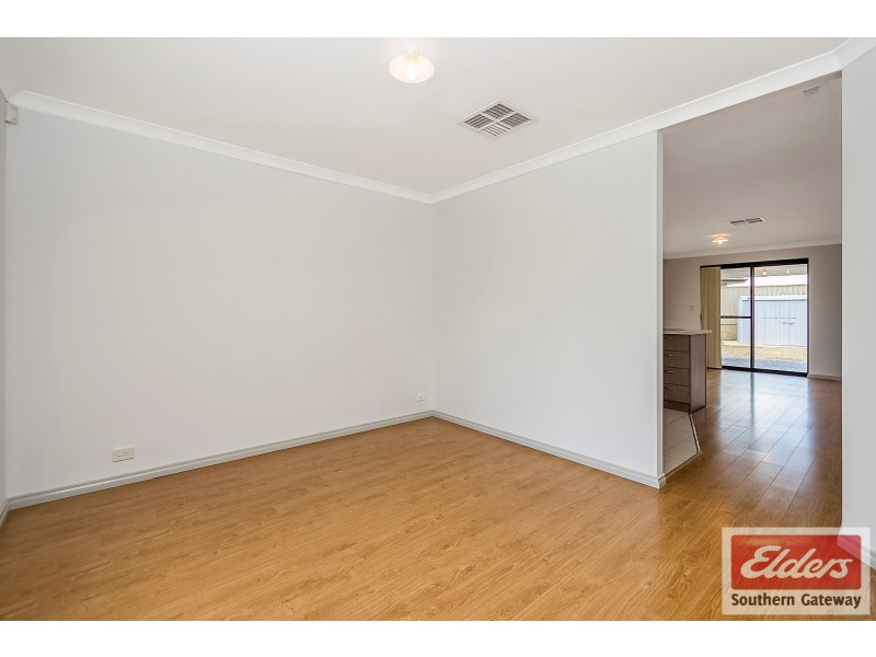 8 Oakham Way, Orelia WA 6167