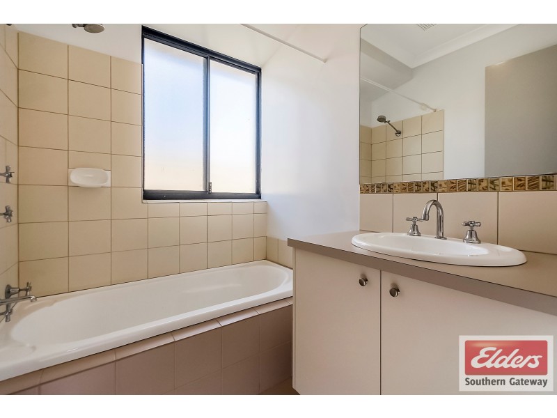8 Oakham Way, Orelia WA 6167