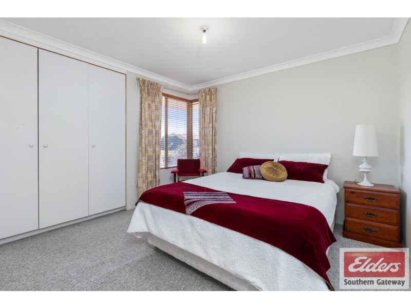 90 Cambridge Crescent, Cooloongup WA 6168