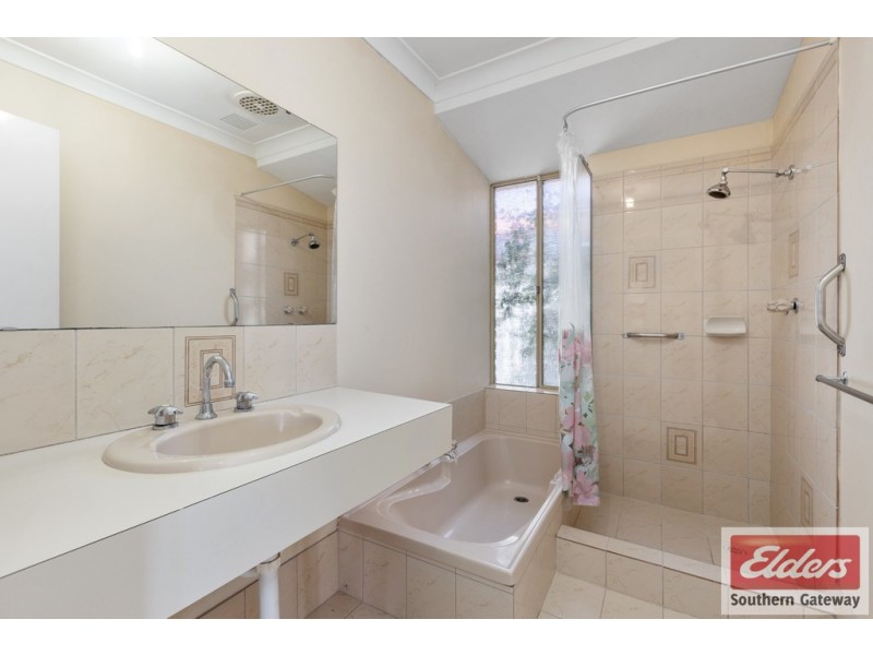 90 Cambridge Crescent, Cooloongup WA 6168