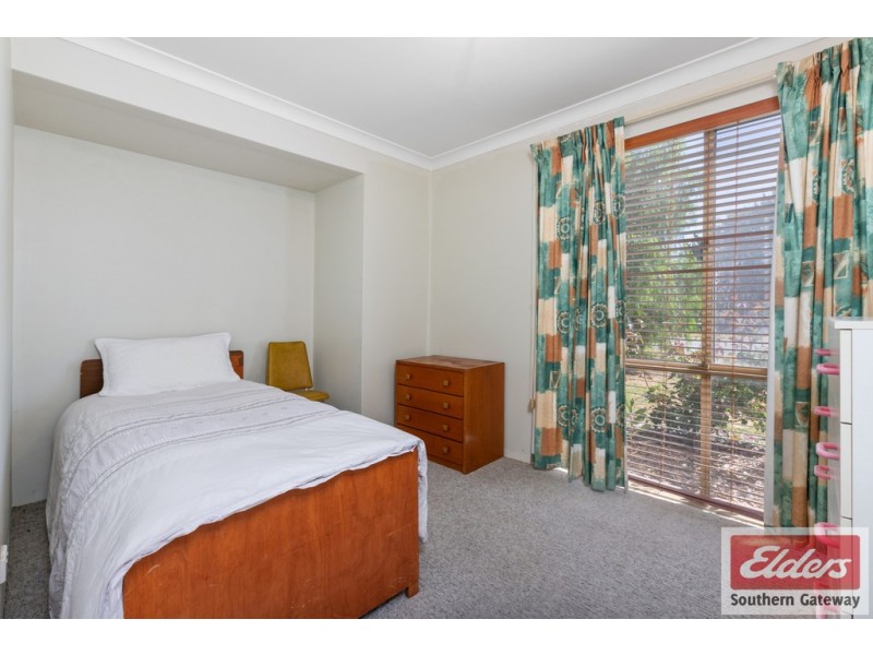 90 Cambridge Crescent, Cooloongup WA 6168