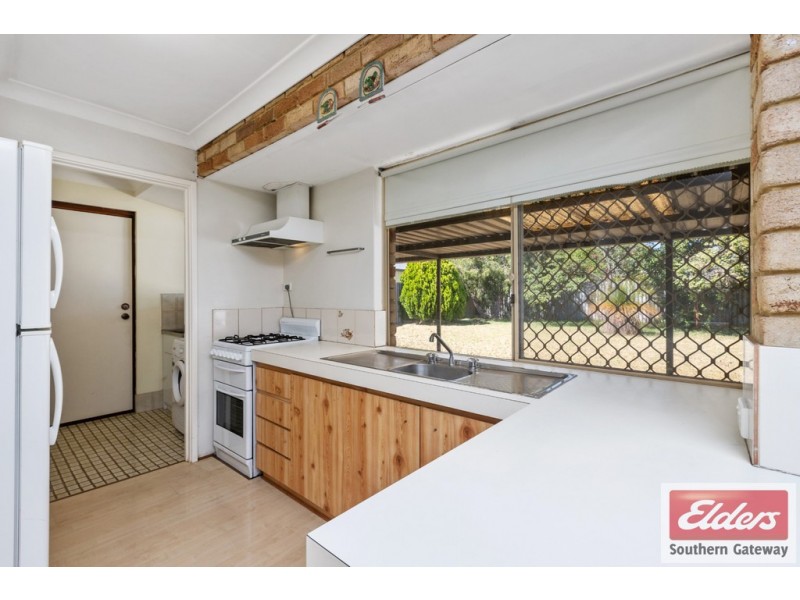90 Cambridge Crescent, Cooloongup WA 6168
