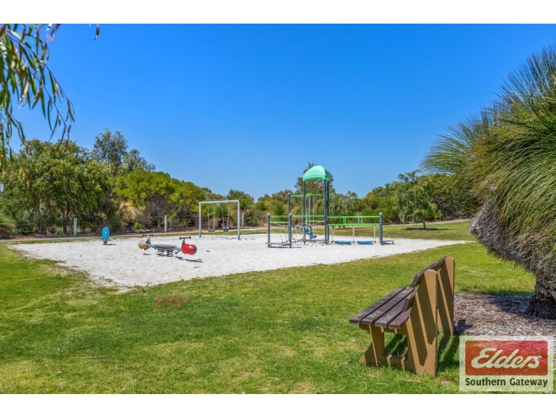 90 Cambridge Crescent, Cooloongup WA 6168