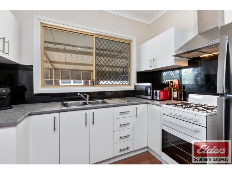 10 Clint Way, Calista WA 6167