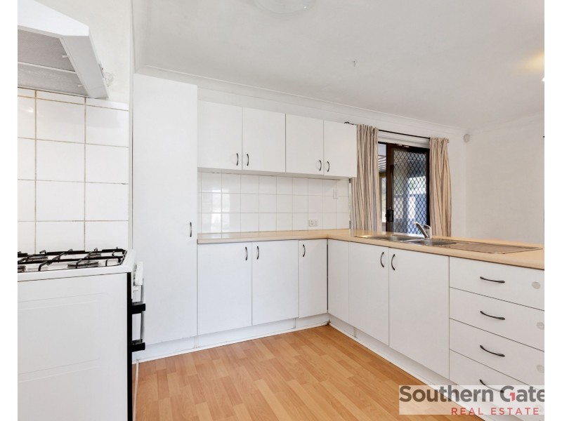 15 Cambey Mews, Parmelia WA 6167