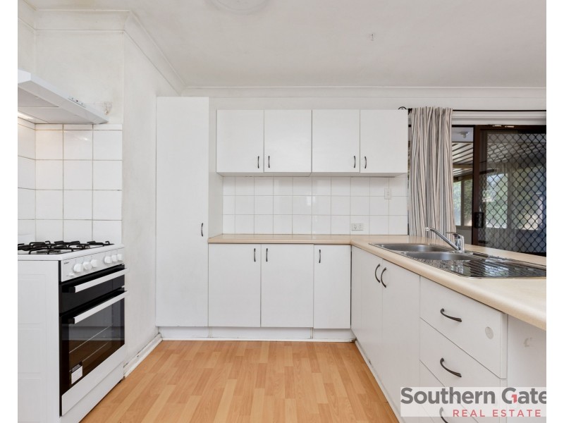 15 Cambey Mews, Parmelia WA 6167