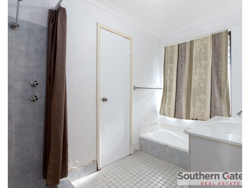 15 Cambey Mews, Parmelia WA 6167