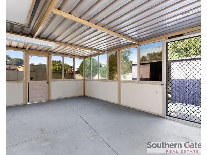 15 Cambey Mews, Parmelia WA 6167