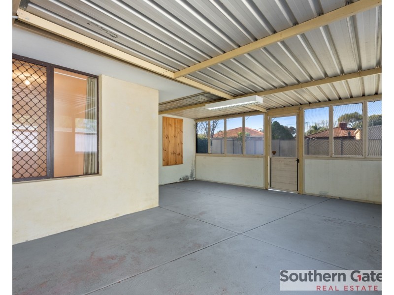 15 Cambey Mews, Parmelia WA 6167