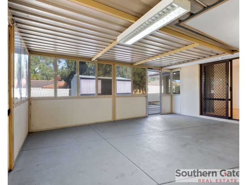 15 Cambey Mews, Parmelia WA 6167