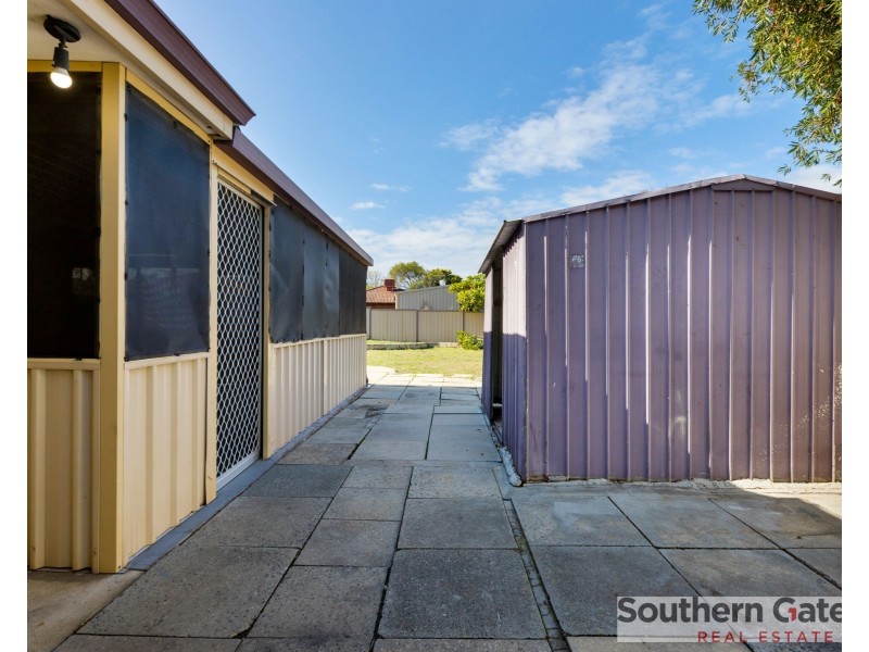 15 Cambey Mews, Parmelia WA 6167