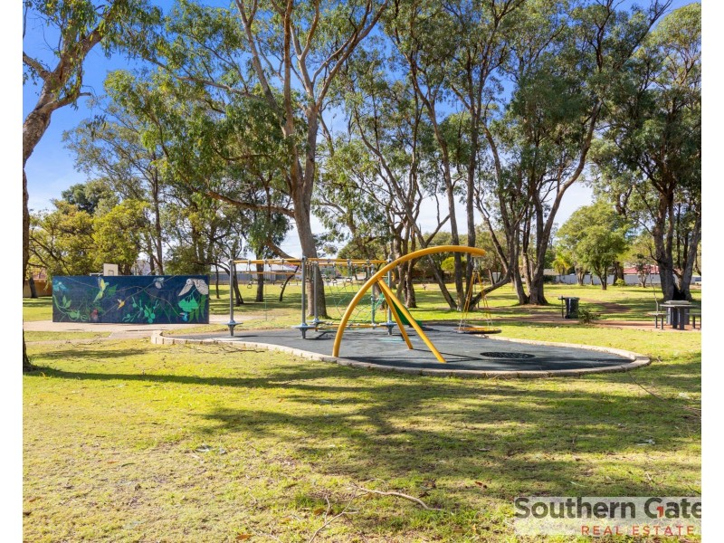 15 Cambey Mews, Parmelia WA 6167