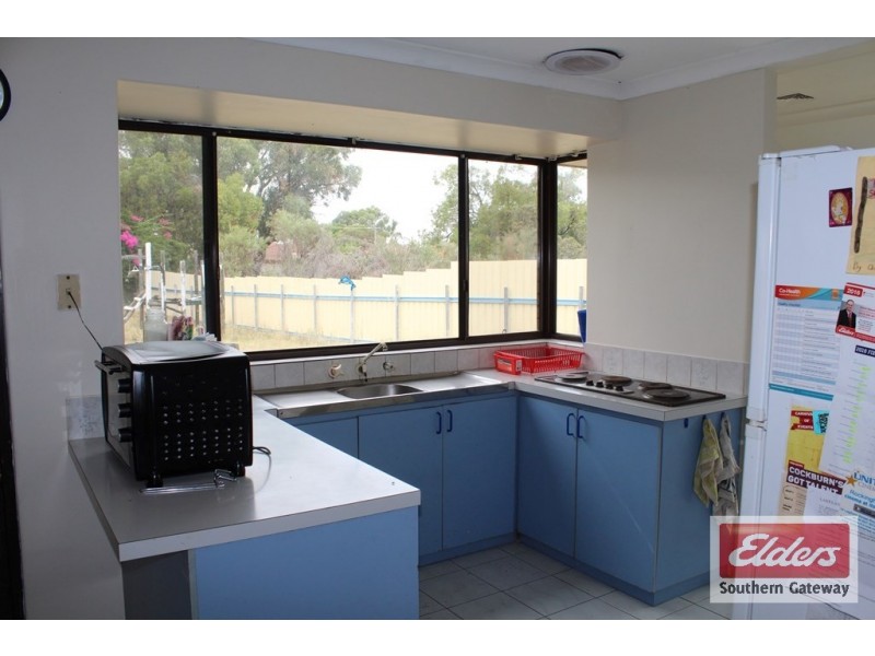 18 Patrick Vista, Parmelia WA 6167