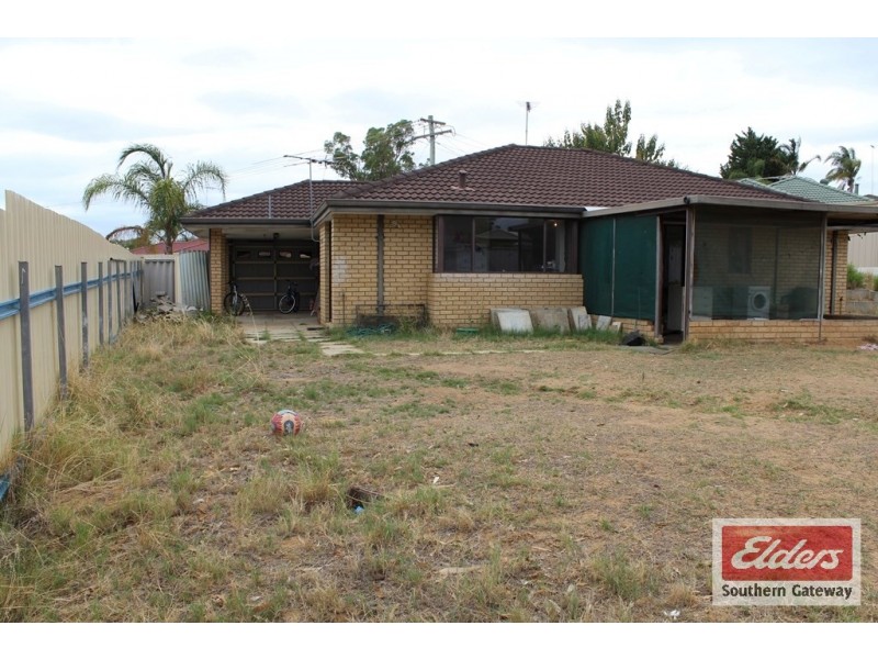 18 Patrick Vista, Parmelia WA 6167