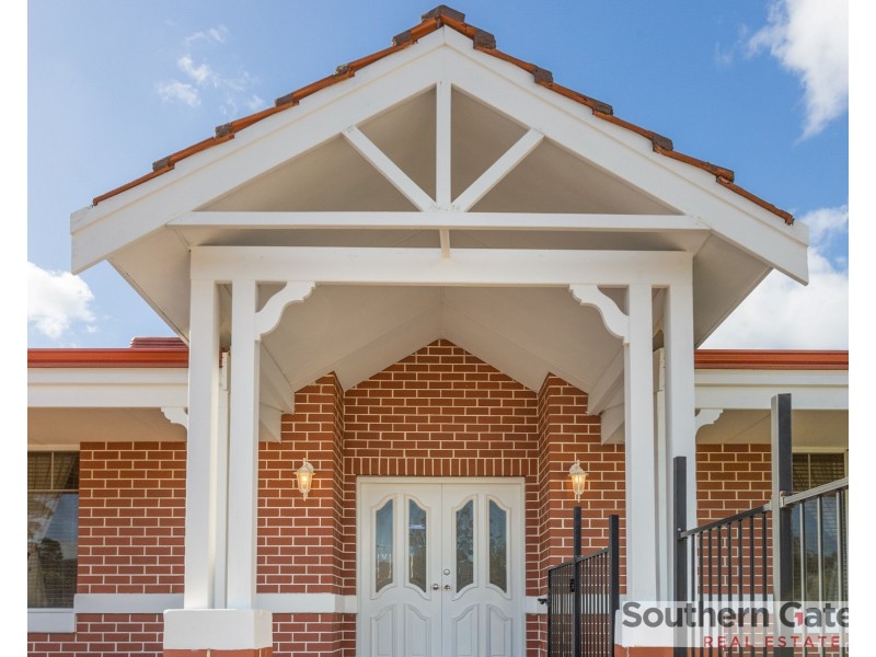 10 Daniels Place, Bertram WA 6167