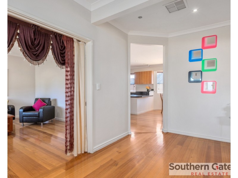 10 Daniels Place, Bertram WA 6167