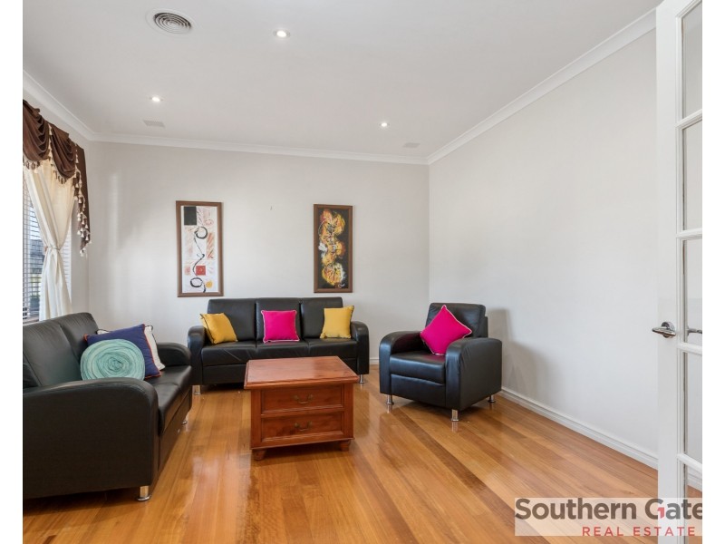 10 Daniels Place, Bertram WA 6167