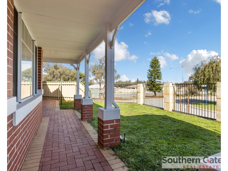 10 Daniels Place, Bertram WA 6167