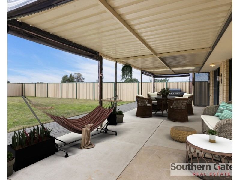12 Pepperell Crescent, Leda WA 6170