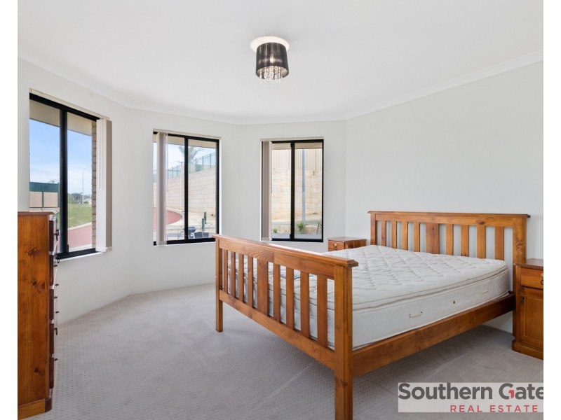 12 Pepperell Crescent, Leda WA 6170
