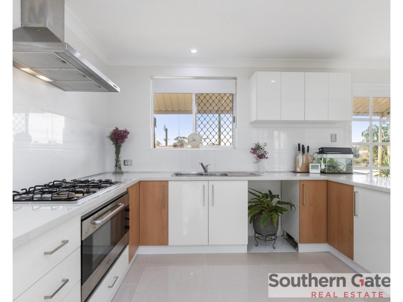42 Woodley Way, Parmelia WA 6167