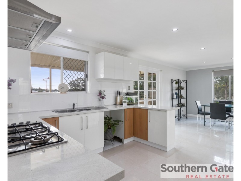 42 Woodley Way, Parmelia WA 6167