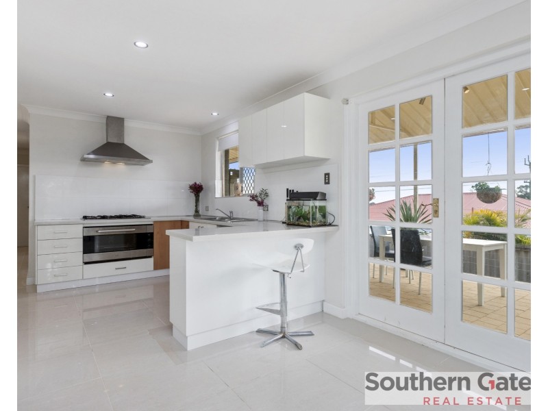 42 Woodley Way, Parmelia WA 6167